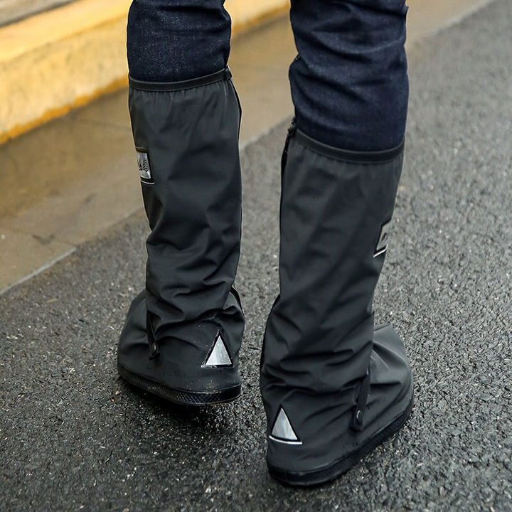 Couvre-chaussures imperméables DryTrek anti-boue, idéal pour garder vos pieds au sec sous la pluie et en extérieur.