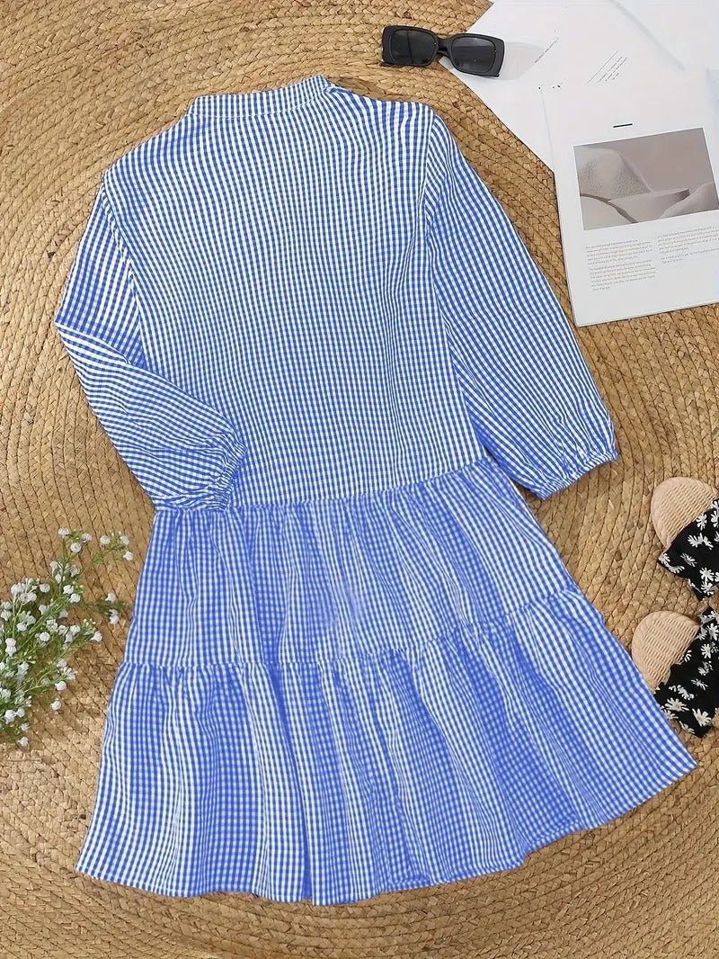 Robe Gingham Rêveuse noire pour femmes, confortable et élégante. Parfaite pour un style décontracté chic estival.