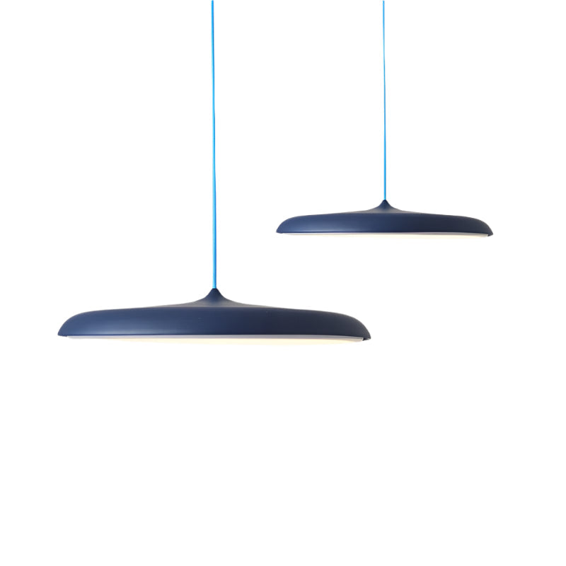 Éclairage LED contemporain, suspension élégante pour salle à manger, offrant une lumière chaude et design.