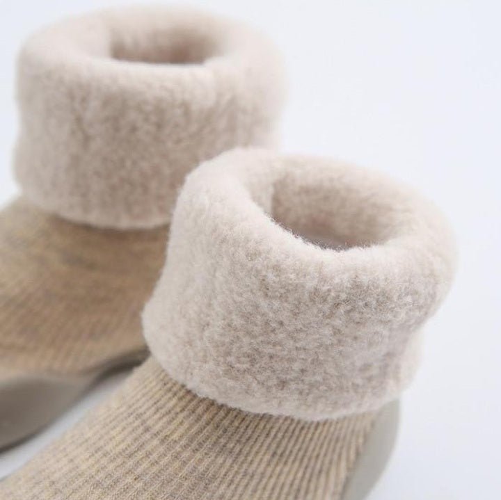 Chaussures enfants à semelle souple et chaude pour tout-petits. Antidérapantes, idéales pour l'hiver.