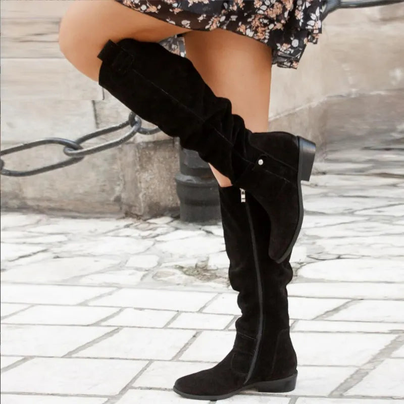 Chaussures bottes femme tendance, parfaites pour automne-hiver, alliant élégance, chaleur et confort.