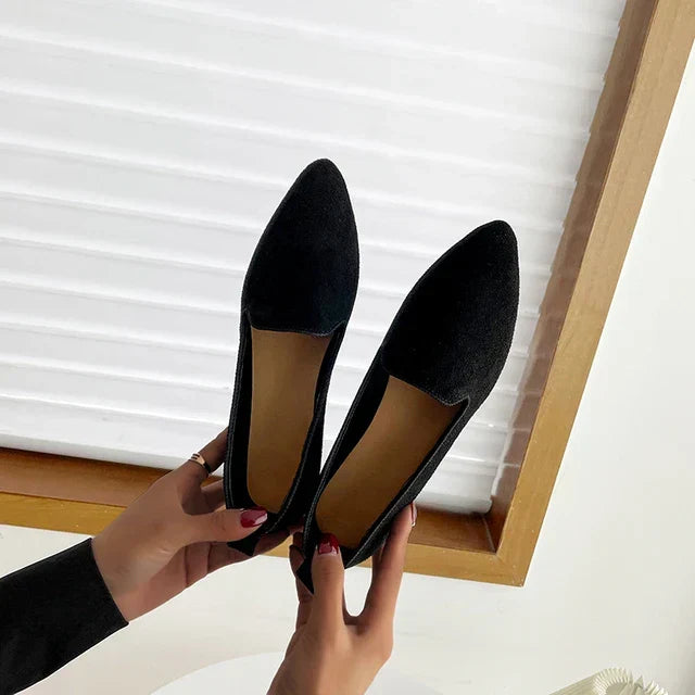 Mocassins femmes bout pointu polyvalents, confortables et chics, parfaits pour compléter toute tenue mode.