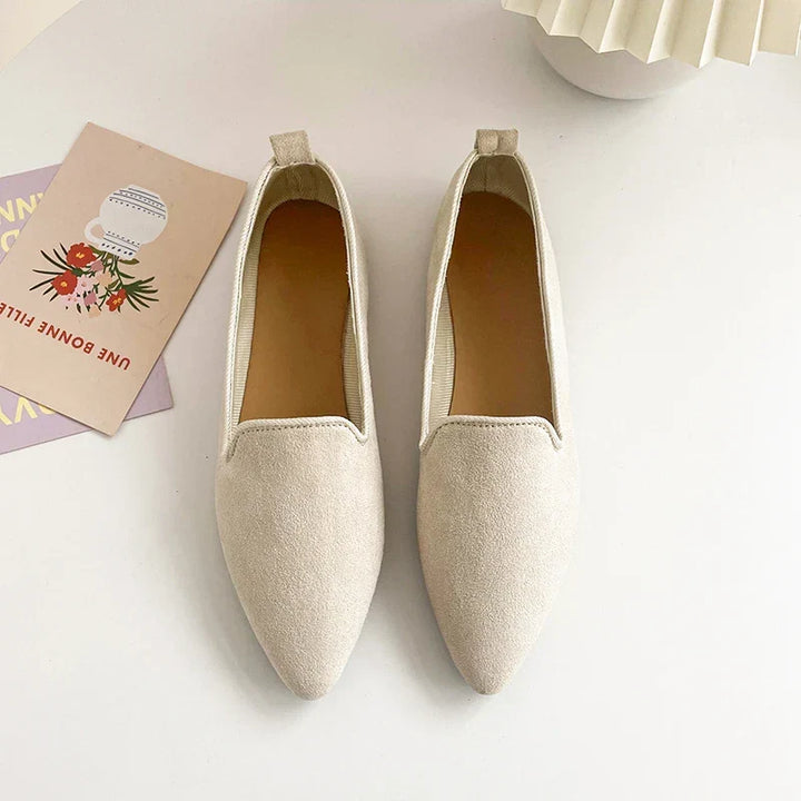 Chaussures plates respirantes Clarissa femmes, bout pointu, offrant confort et style moderne au quotidien.