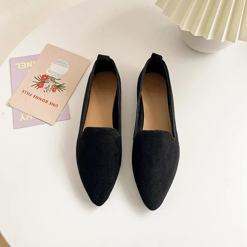 Mocassins Clarissa pour femmes, bout pointu, symboles de confort et d'élégance intemporelle pour vos pieds.