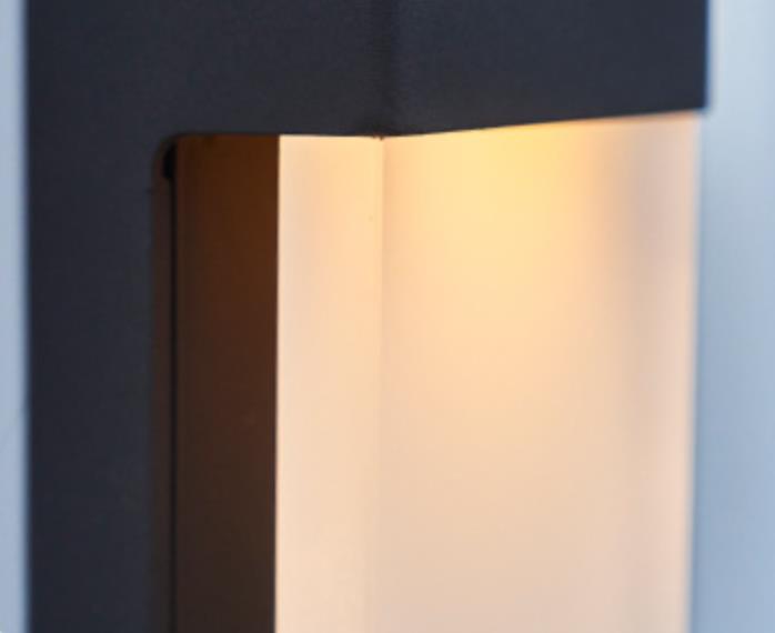 Applique murale solaire sans fil en verre pour un look industriel élégant. Lumière LED pour jardin.