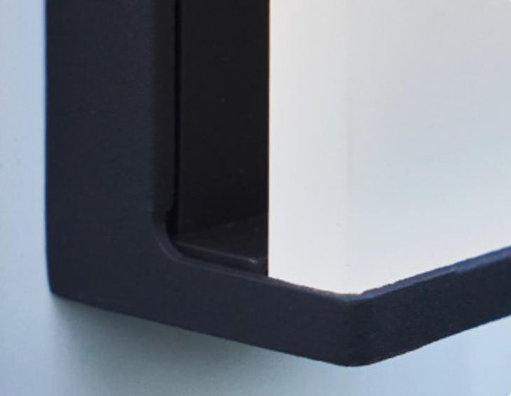 Lampe solaire murale style industriel en verre pour un éclairage chaleureux. LED, sans fil, économie d'énergie.