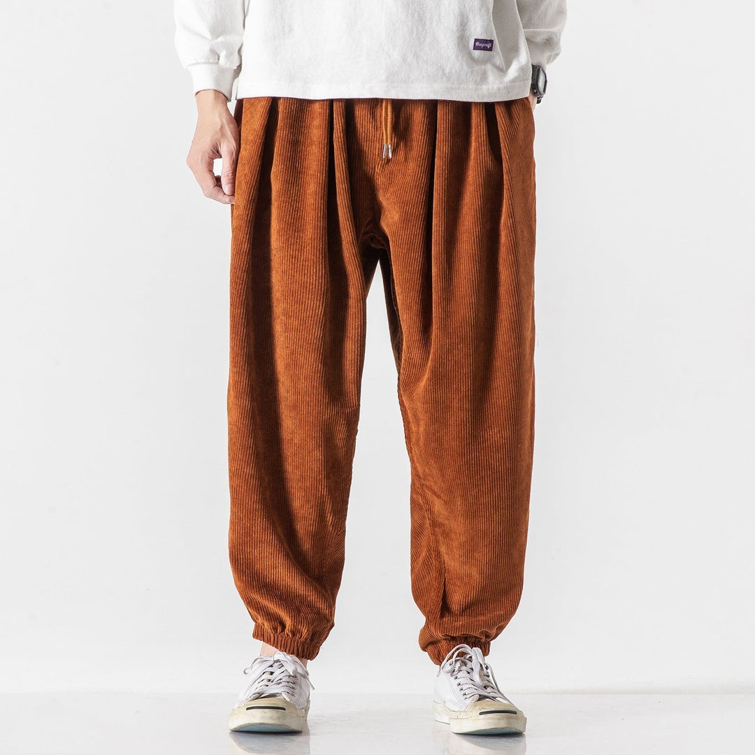 Pantalon homme noir, coupe large décontractée, look urbain polyvalent et ultra confortable.
