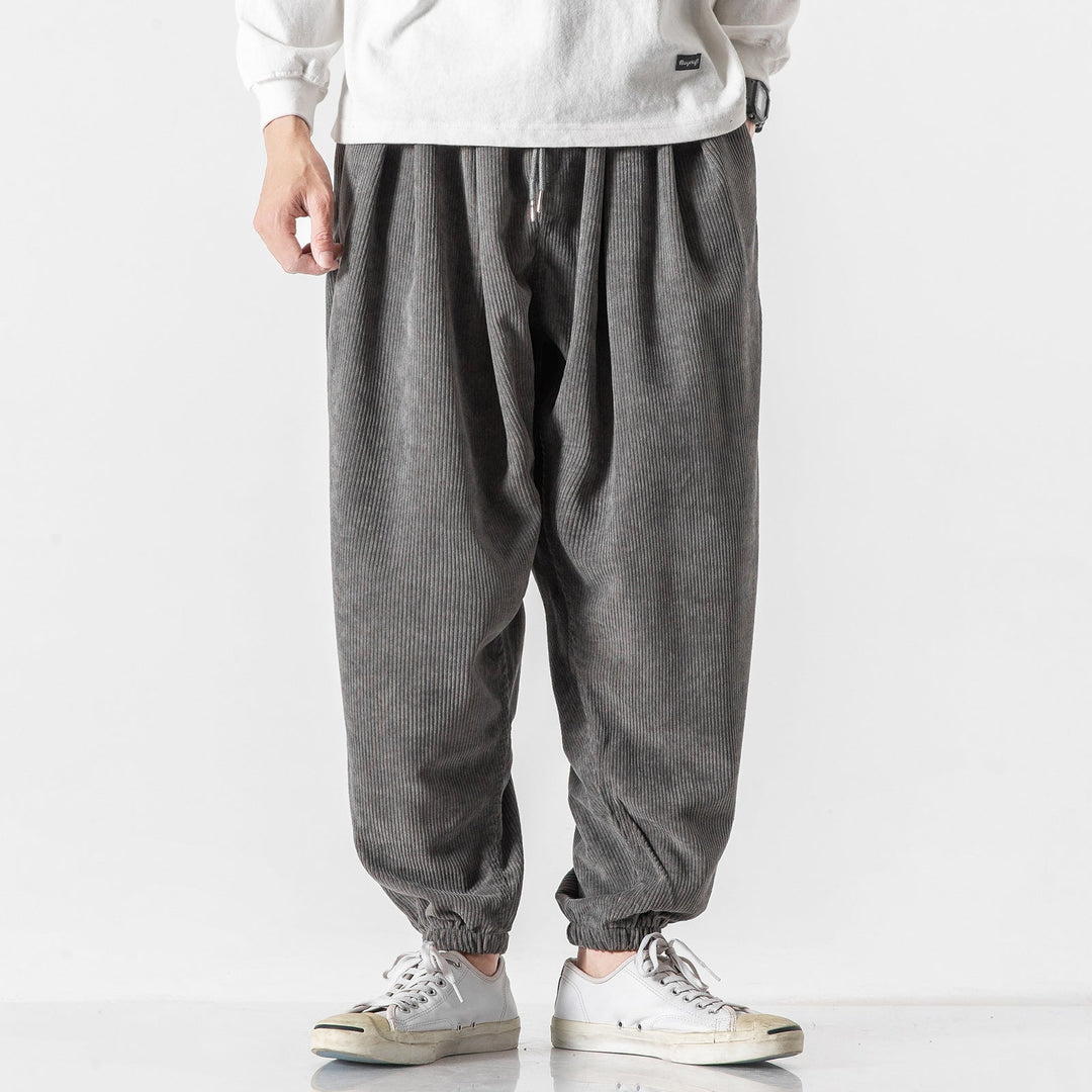 Pantalon large homme décontracté moderne, confort urbain polyvalent. Idéal automne/hiver.