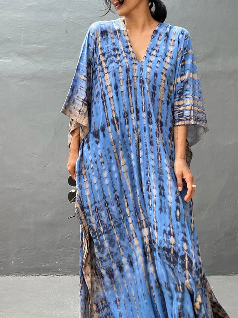 Maxi robe caftan élégante pour femme, parfaite pour la plage et la mode estivale.
