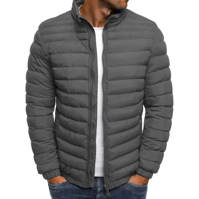Veste matelassée homme élégante et fonctionnelle, légère, chaude et coupe-vent pour la mi-saison.