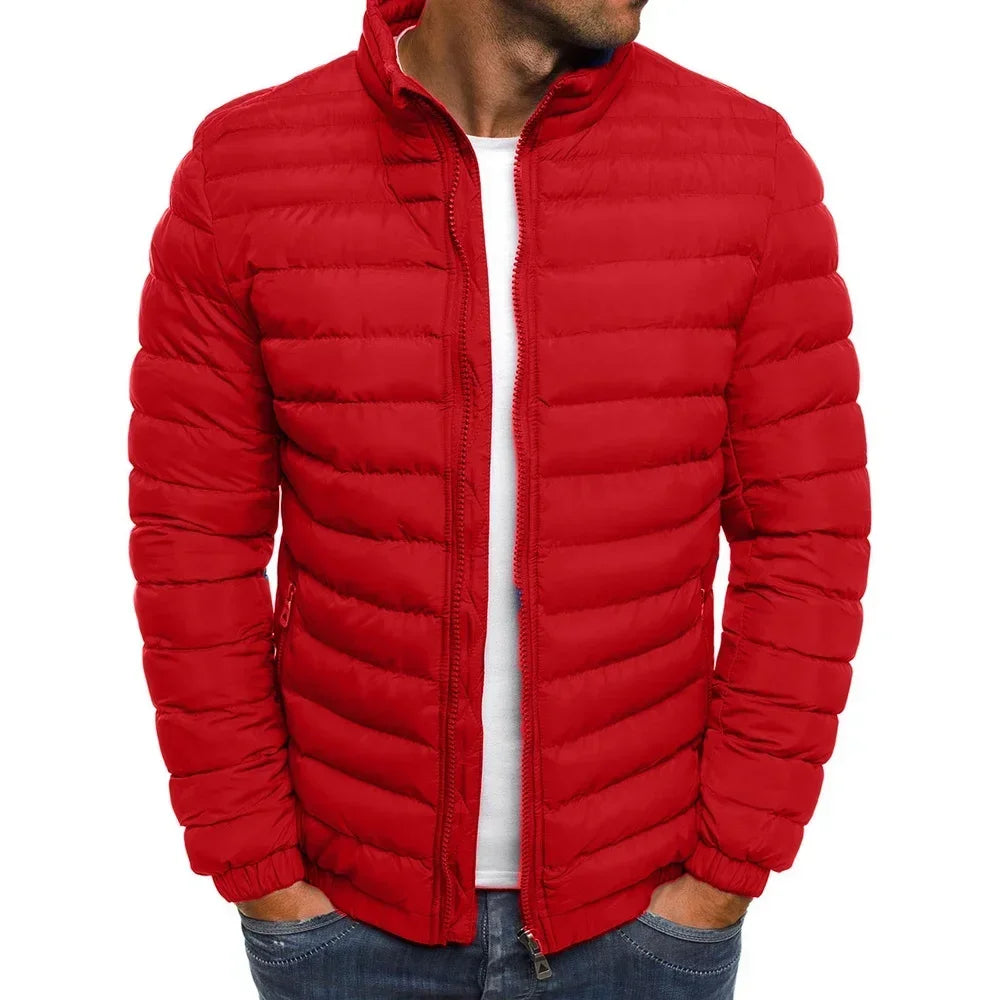 Veste matelassée homme ultra-légère, offrant chaleur et confort pour la mi-saison. Coupe-vent stylée.