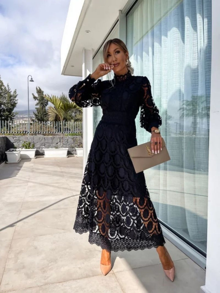 Robe de soirée chic à manches longues pour femme, design élégant, silhouette ajustée, glamour assuré.