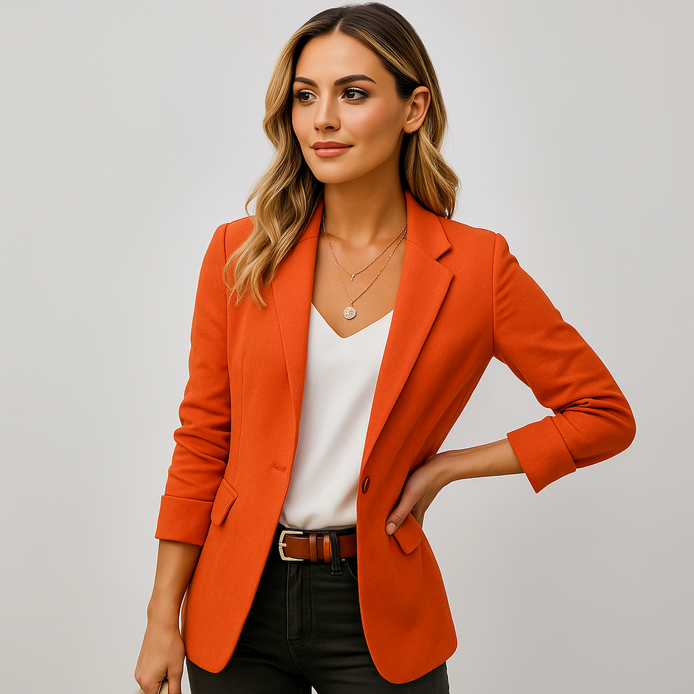 Veste blazer femme classique, coupe ajustée, parfaite pour le bureau ou une tenue chic décontractée.