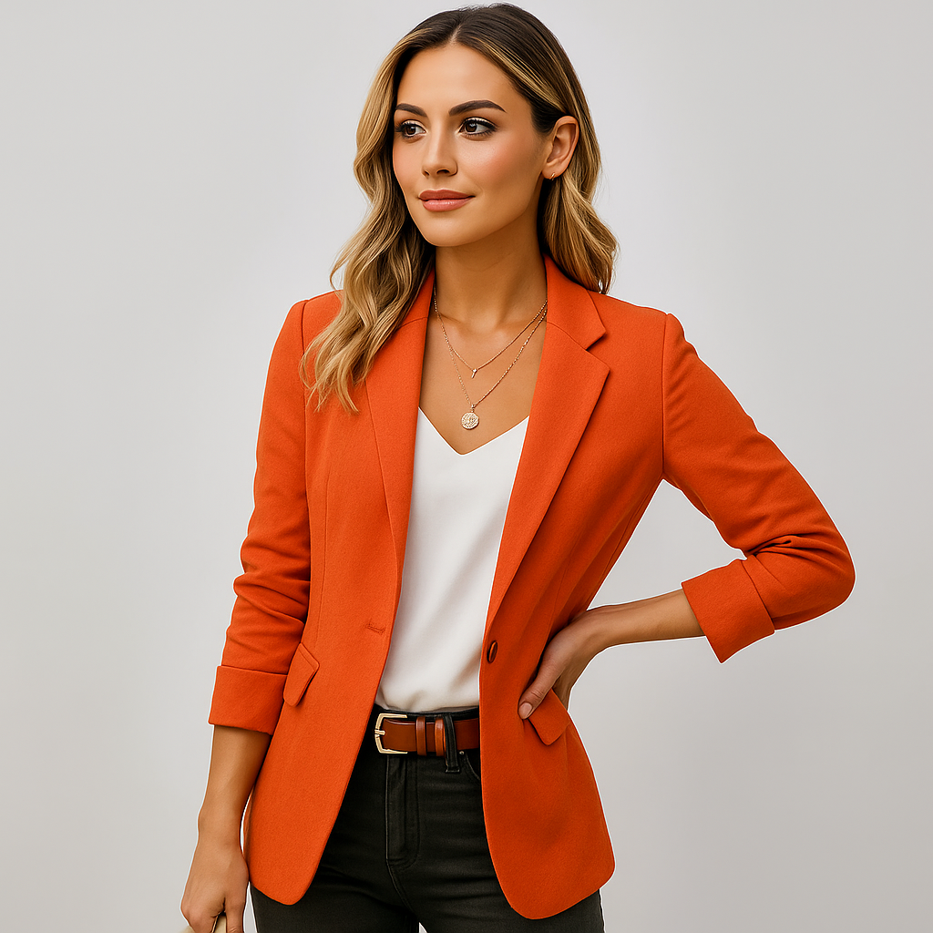 Veste blazer femme classique, coupe ajustée, parfaite pour le bureau ou une tenue chic décontractée.