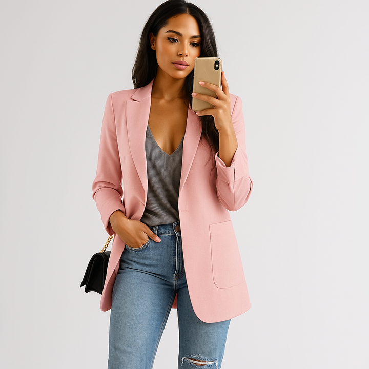 Veste blazer droite femme, coupe élégante et polyvalente. Style moderne, parfaite pour automne et printemps.