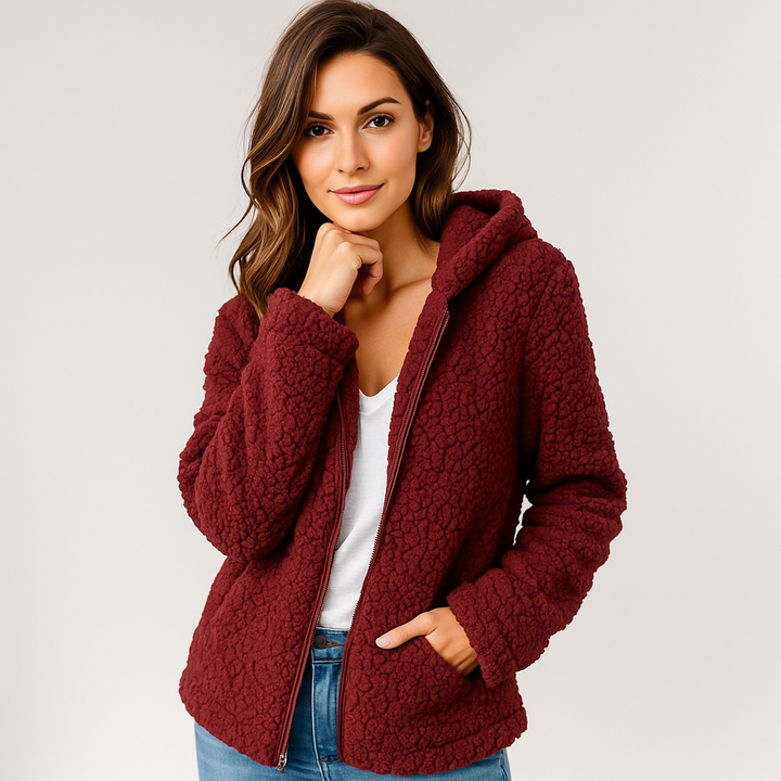 Veste polaire Yverine femme, design sportif à capuche. Parfaite pour activités extérieures ou look casual.