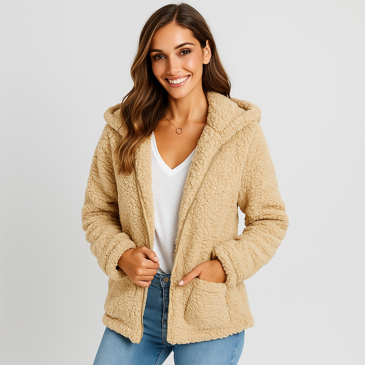 Veste polaire Yverine femme à capuche. Chaleur douillette et style urbain, mode féminine.