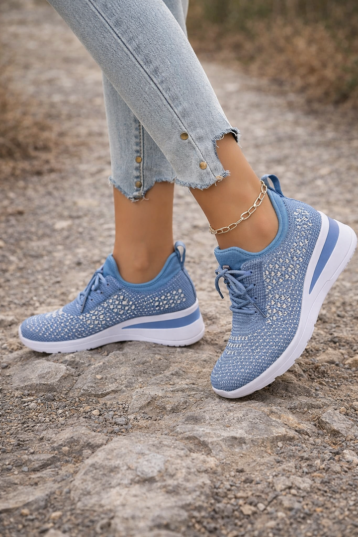 Vue latérale des baskets Elva femmes: décontractées, confortables, avec un design moderne.