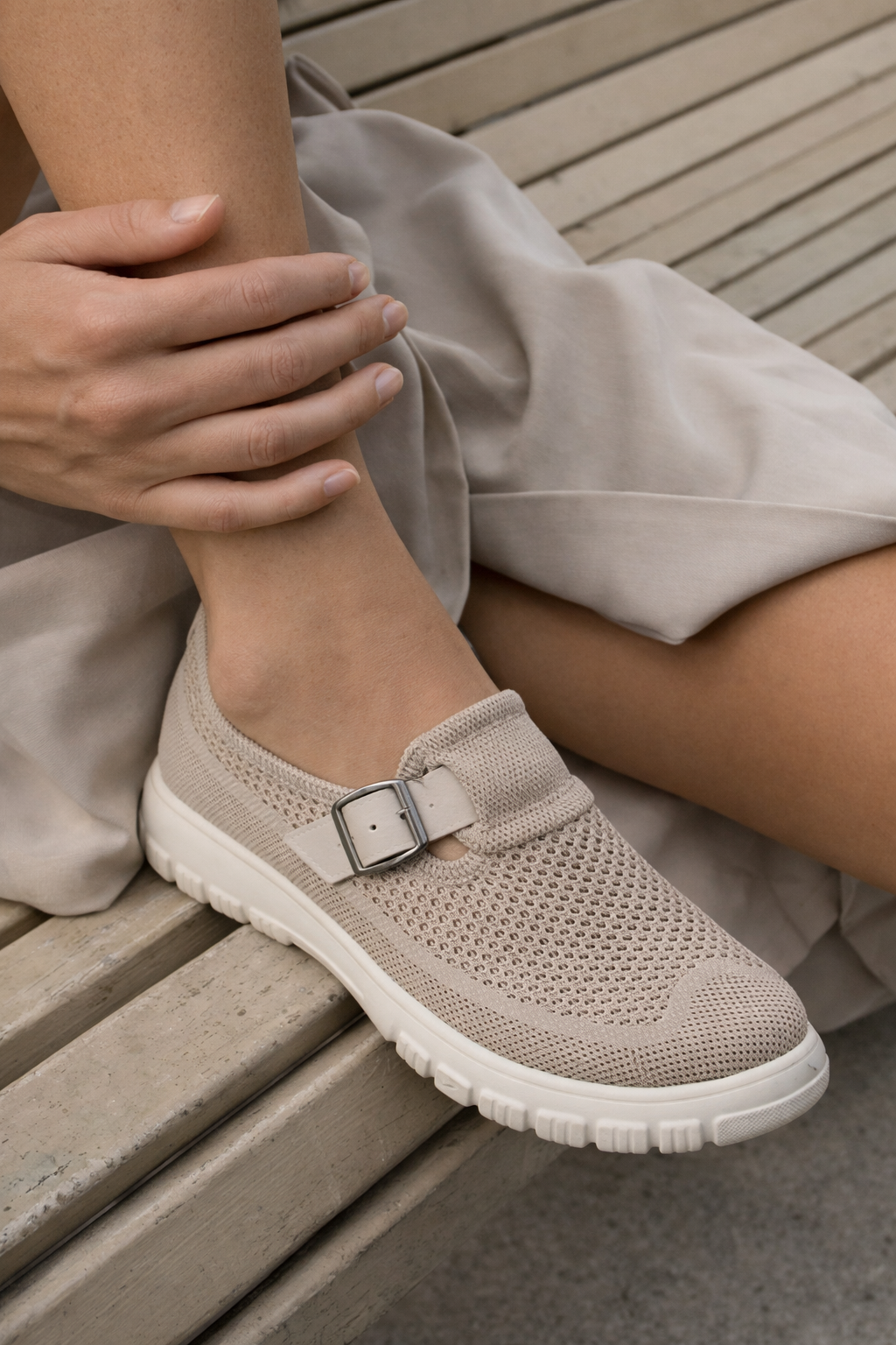 Sandales femme décontractées et confortables, parfaites pour l'été, la marche et le style urbain.
