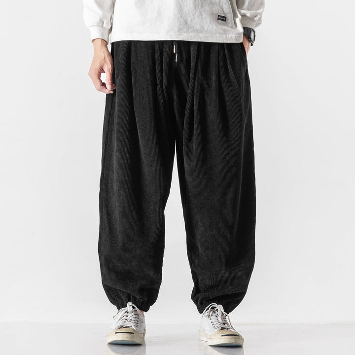 Pantalon large marron homme, style moderne et décontracté, parfait pour l'automne et l'hiver.