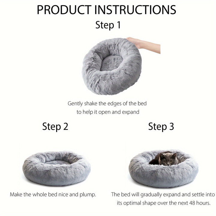 Gros plan sur la douce fausse fourrure grise du lit cocooning pour animaux de compagnie.