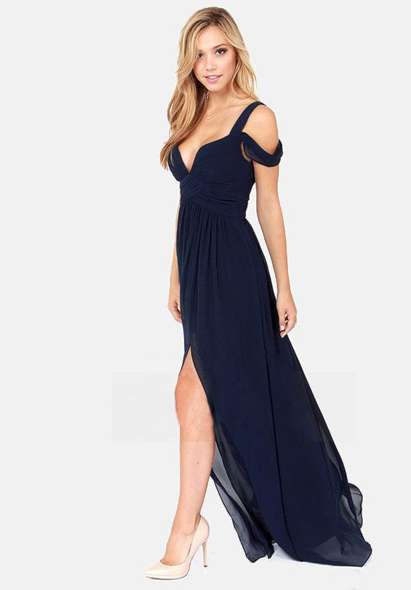 Magnifique robe longue femme invitée mariage, coupe épaule ouverte et fente haute. Chic et fluide.