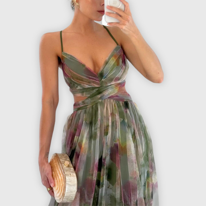 Robe longue bohème fleurie Dora pour femme, coupe fluide, pour un style été chic et décontracté.