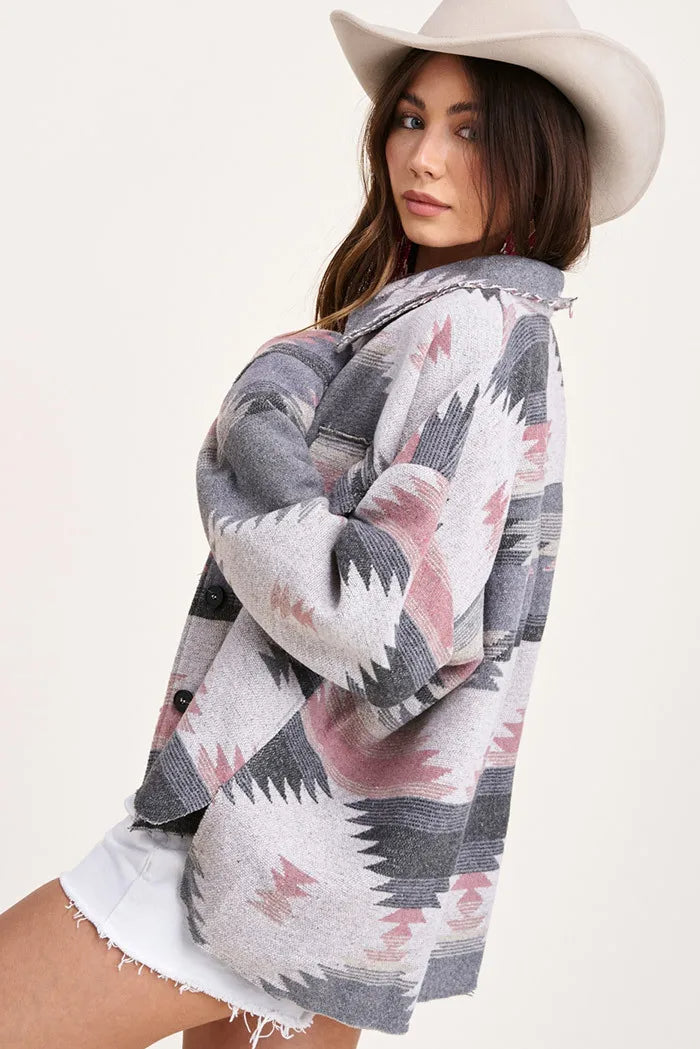 Veste femme originale en jean Aztec tendance. Style vintage streetwear unique.