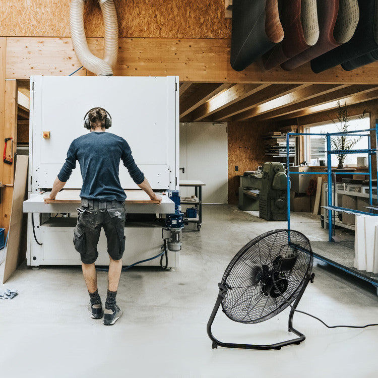 Refroidissement puissant avec ce ventilateur de sol industriel 20 pouces, idéal pour les grandes surfaces.