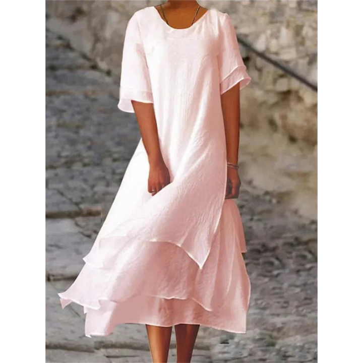 Robe élégante et fluide pour femme, idéale pour la journée ou les occasions spéciales, alliant confort et style chic.