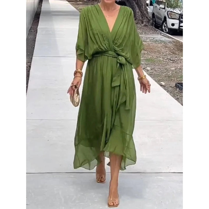 Robe féminine élégante et légère, col V, un essentiel mode pour l'été et le printemps.