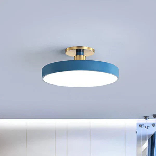 Plafonnier nordique rond LED, design minimaliste pour décoration contemporaine de salon, éclairage intérieur.