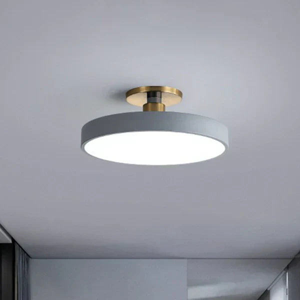 Plafonnier LED rond minimaliste pour chambre, luminaire nordique moderne apportant une lumière douce et design.