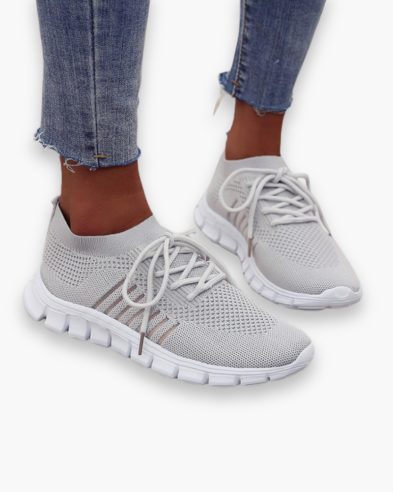 Baskets femme légères avec maille respirante, offrant un confort maximal pour le sport et le quotidien en été.