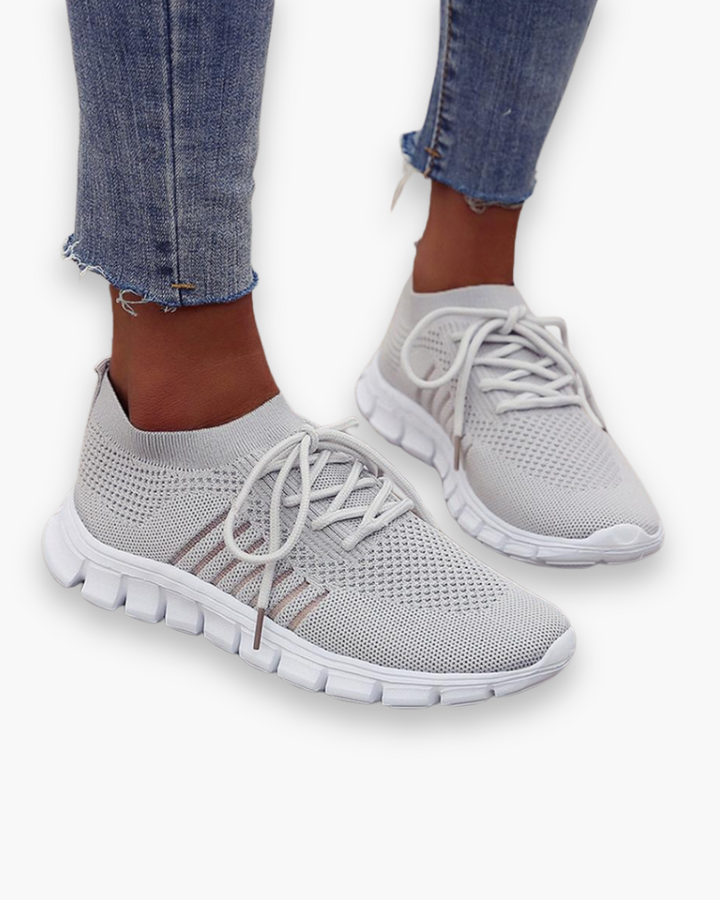 Baskets femme légères avec maille respirante, offrant un confort maximal pour le sport et le quotidien en été.