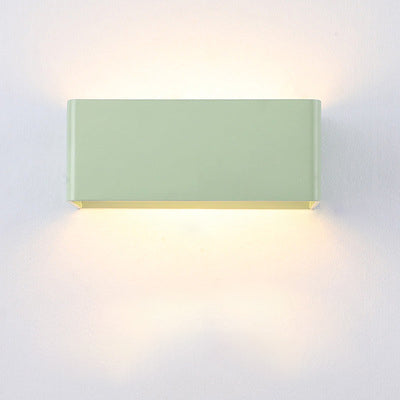Applique murale LED cube, design minimaliste et éclairage moderne pour chambre et couloir.