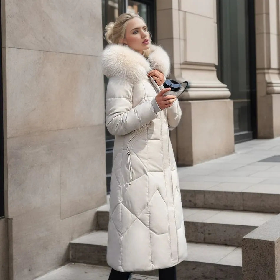 Manteau élégant matelassé femme, coupe longue moderne, parfait pour l'hiver et la mode urbaine.