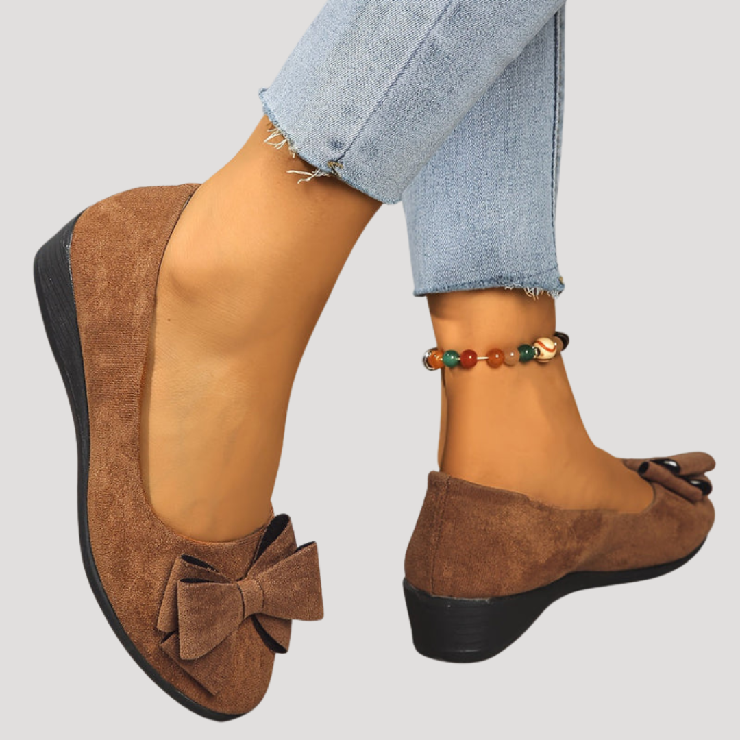 Ballerines femme à nœud, talon compensé discret, chaussures mode pour un look soigné.