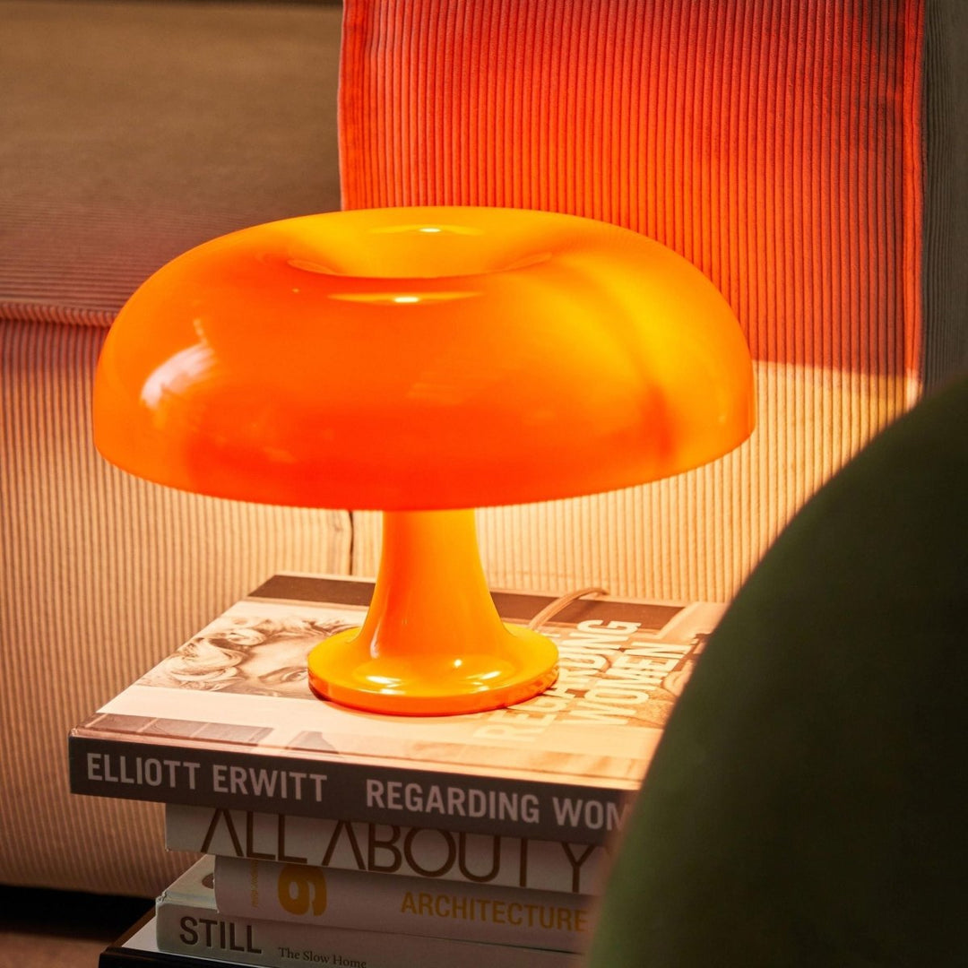 Lampe champignon rétro italienne blanche, design vintage, lumière douce pour ambiance cosy.