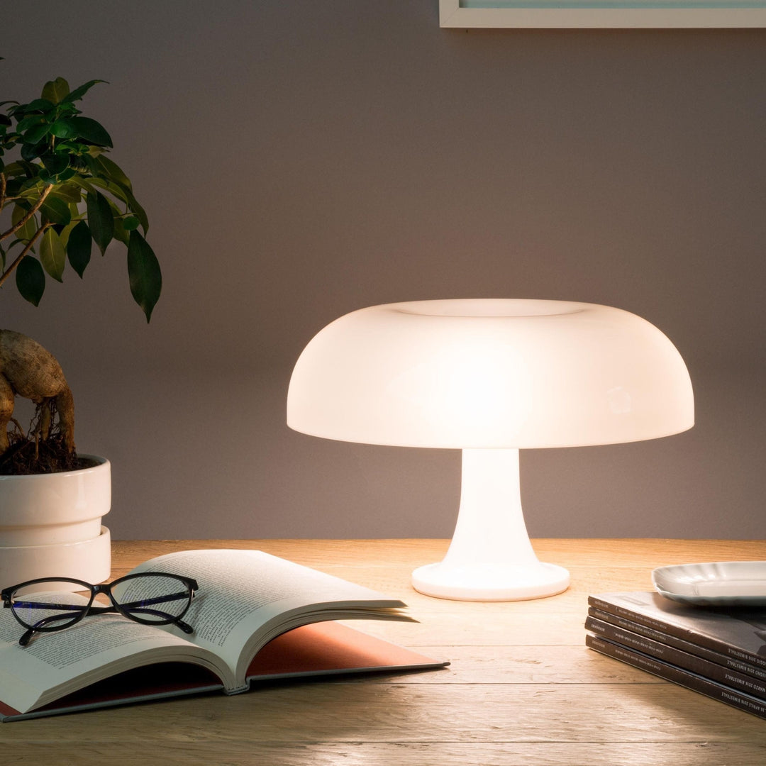 Lampe de chevet champignon rétro, éclairage d'ambiance pour une chambre cosy et élégante.