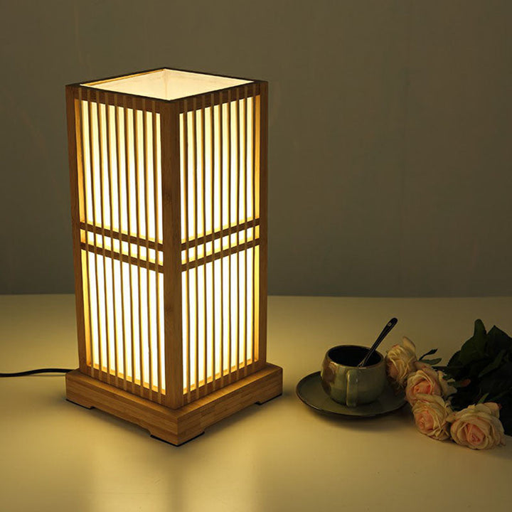 Éclairage de table scandinave, lumière douce créant une ambiance zen dans le salon.