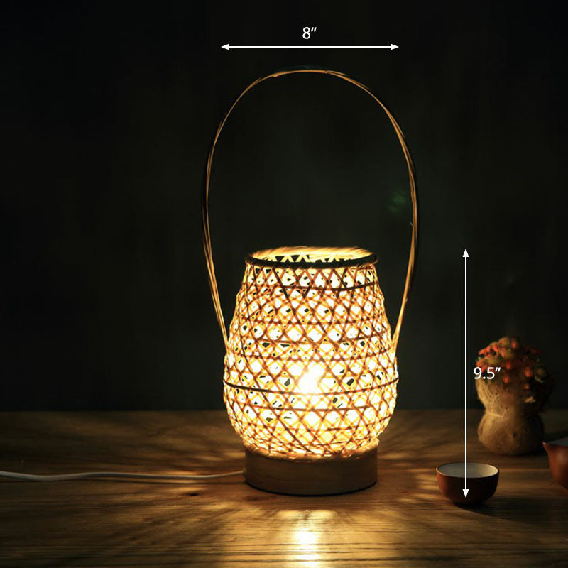 Lampe de table décorative, design naturel inspiré pour un intérieur moderne.