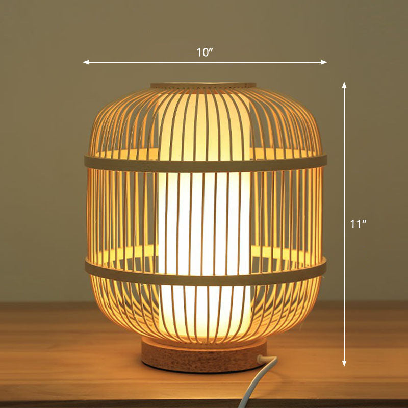 Éclairage d'ambiance naturel, lampe de table design pour un salon accueillant.