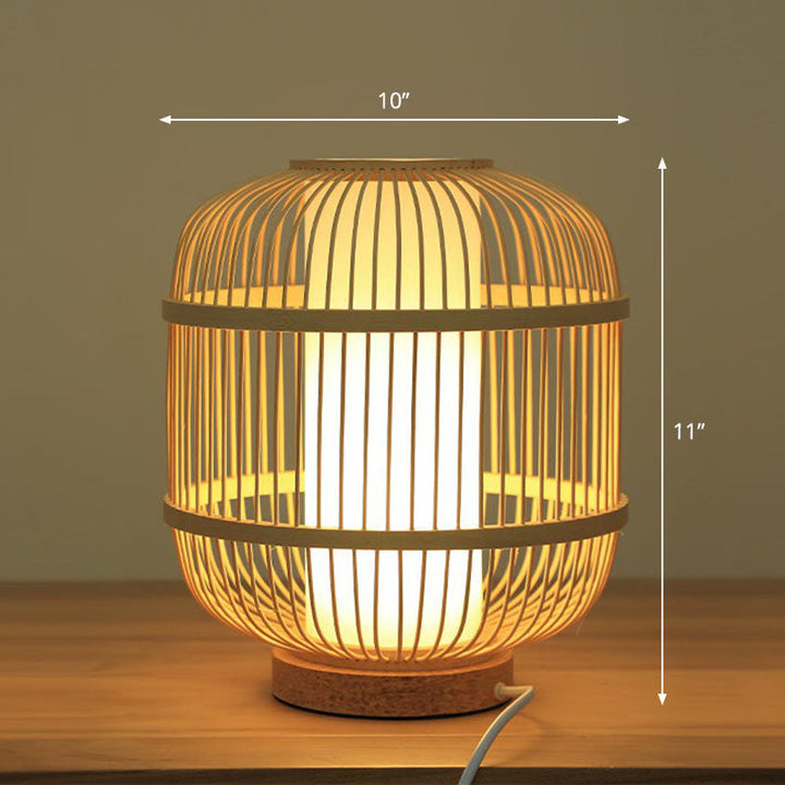 Éclairage d'ambiance naturel, lampe de table design pour un salon accueillant.