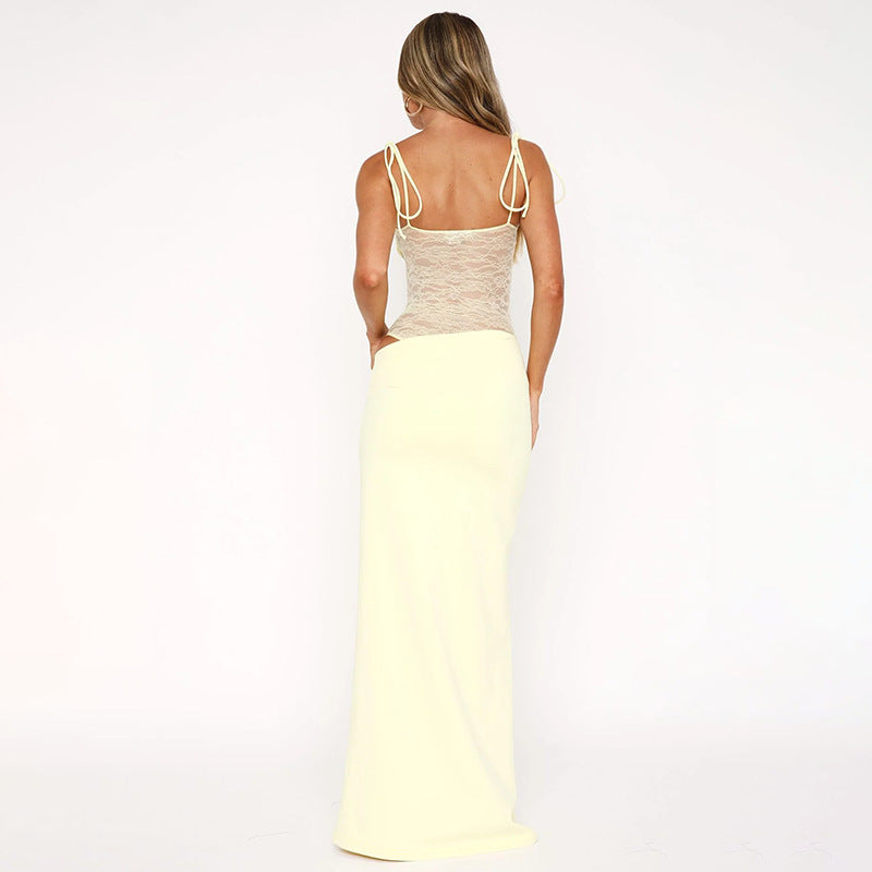 Robe de soirée noire en dentelle fine, longue et élégante, avec bretelles délicates pour femmes.
