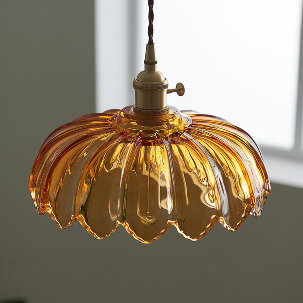 Suspension fleurs en verre et cuivre, éclairage romantique pour le salon.