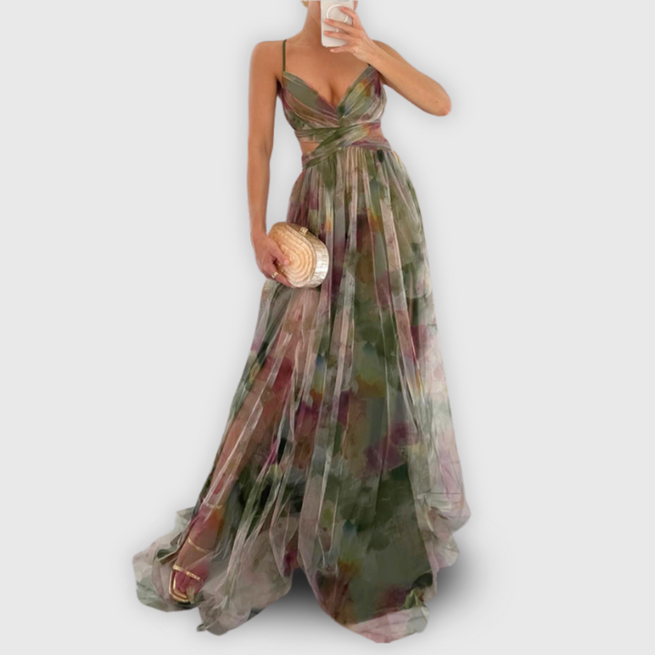 Élégante robe maxi Dora pour femme, motif floral, fluide, idéale pour une soirée d'été.