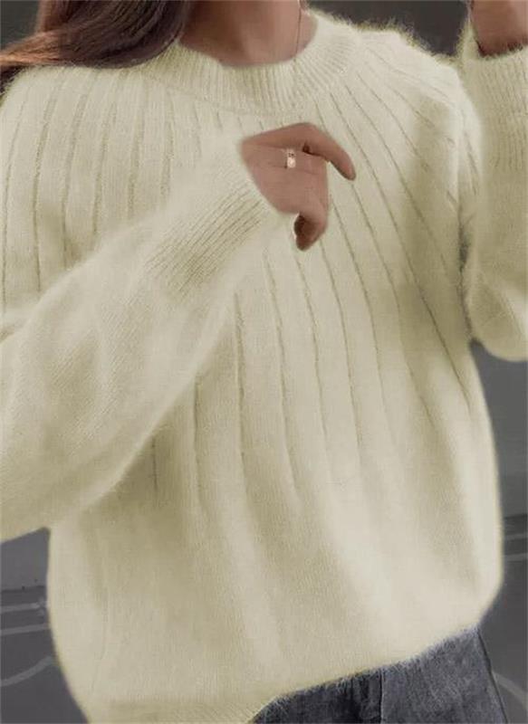 Pull élégant et doux pour femme, coupe confortable. Un incontournable de la mode hivernale décontractée chic.