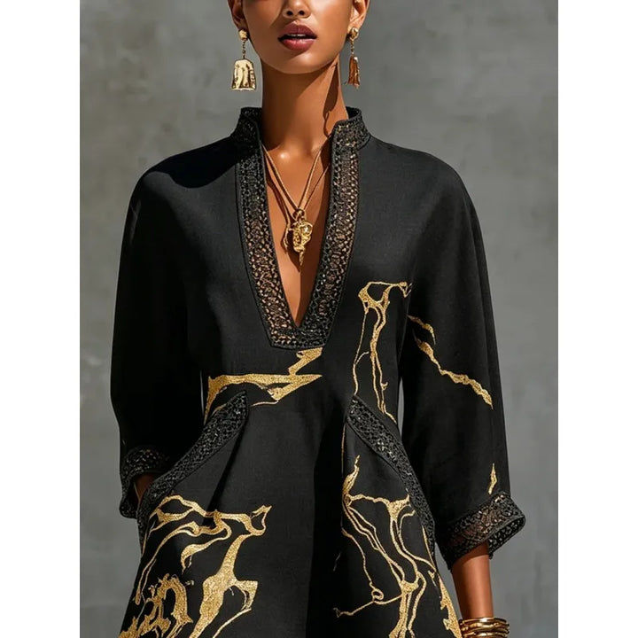 Robe femme courte décontractée, col V avec dentelle. Manches trois-quarts. Idéale pour la mode féminine.