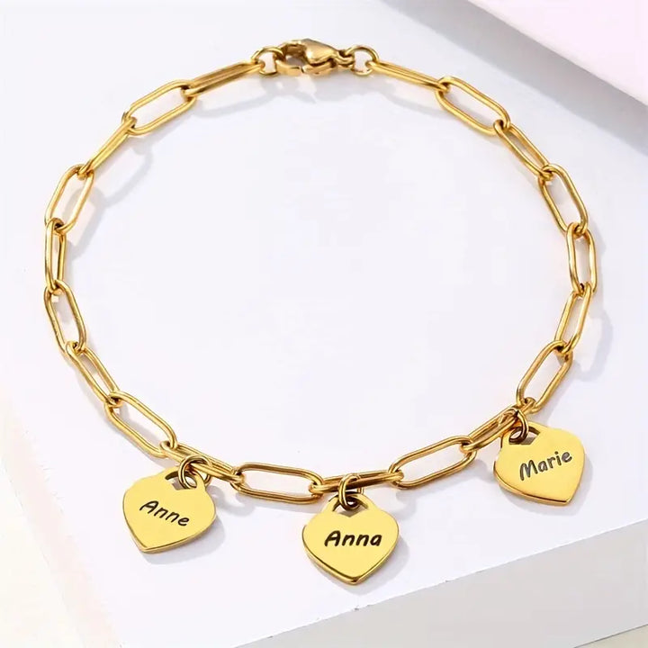 Bracelet femme "HeartHaven": cœurs gravés personnalisés en acier inoxydable, un cadeau unique et mémorable.
